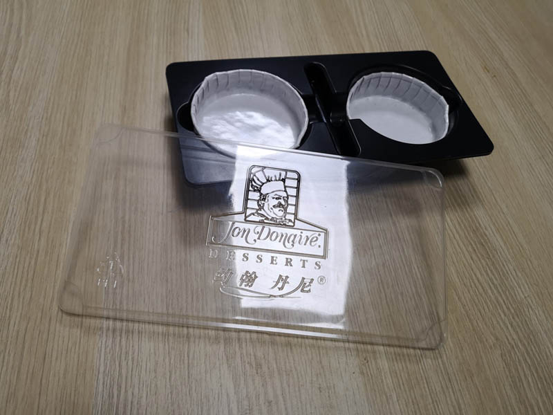 糕点吸塑盒包装：透明PET吸塑盖+黑色HIPS吸塑托盘+防油纸托